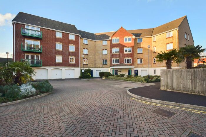 2 Bedroom Flat To Rent In Pacific Close, Southampton, Hampshire SO14