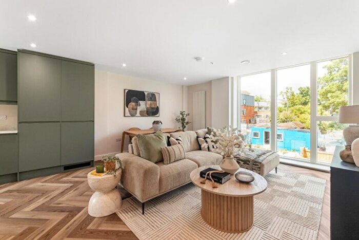 3 Bedroom Apartment For Sale In Sydenham, SE26