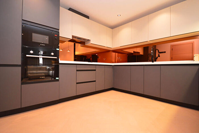 2 Bedroom Flat To Rent In Nile House, Whitechapel, E1