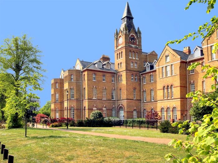 2 Bedroom Flat To Rent In Knaphill, GU21