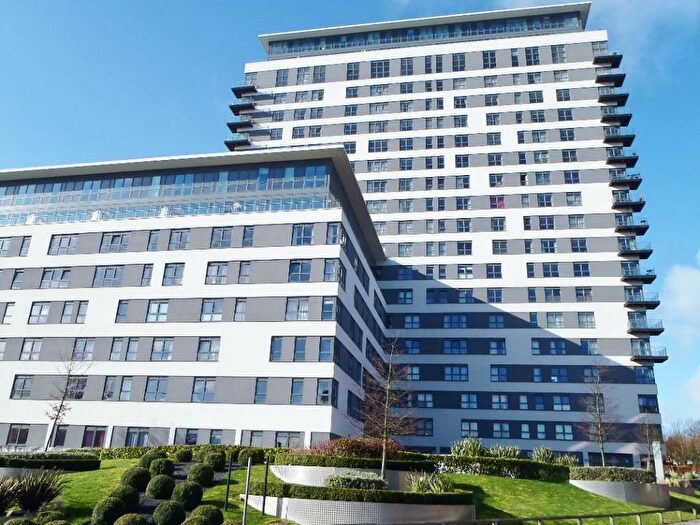 2 Bedroom Flat To Rent In Skyline Plaza, Basingstoke, RG21