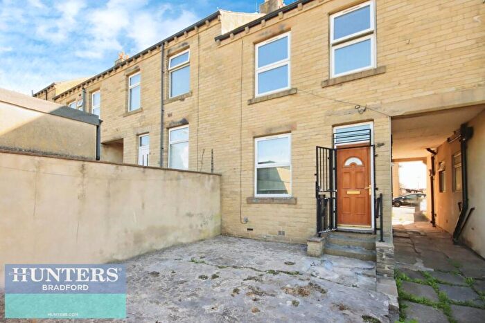 2 Bedroom House To Rent In Fearnsides Street, Bradford, BD8