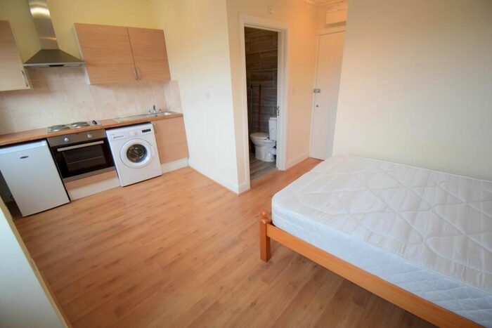 Studio To Rent In Finchley Road, London, NW11