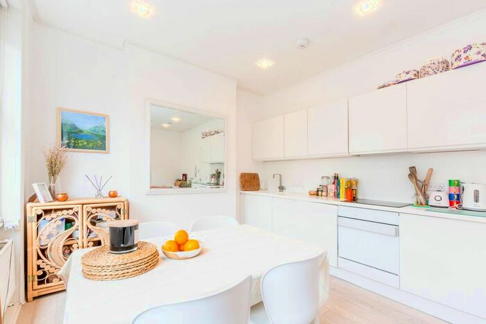 1 Bedroom Flat For Sale In Leopold Road, Wimbledon, London, SW19