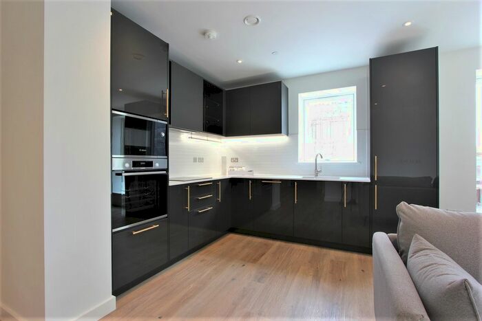 2 Bedroom Flat To Rent In Blenheim Mansions, Mary Neuner Road, London, N8