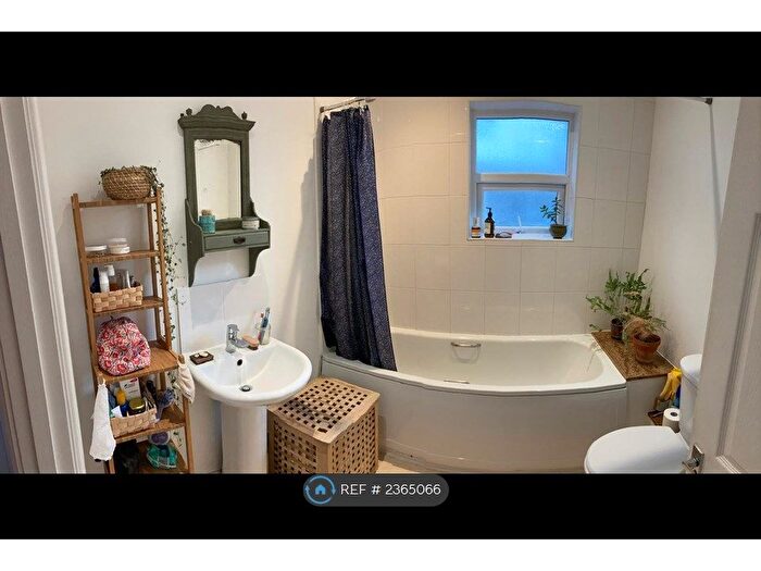 2 Bedroom End Of Terrace House To Rent In Bath Street, Bristol, BS3