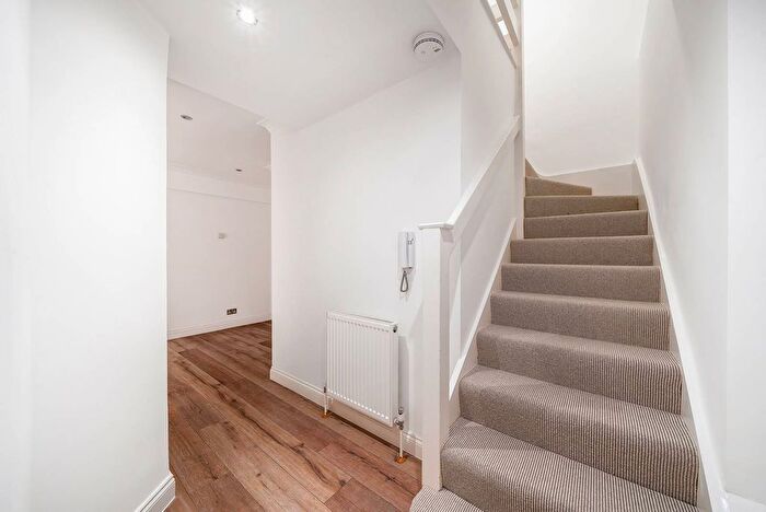 1 Bedroom Flat To Rent In Hans Place, Knightsbridge, London, SW1X