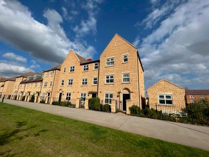 4 Bedroom Property To Rent In Langton Walk, Stamford, PE9