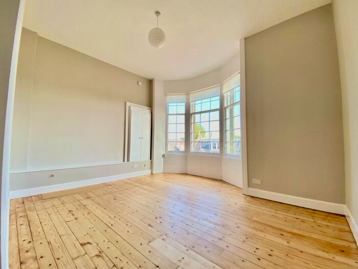 2 Bedroom Flat To Rent In Corbiehill Road, Davidsons Mains, Edinburgh, EH4