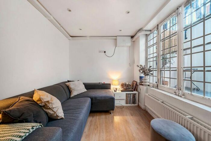 2 Bedroom Flat To Rent In Drayton Gardens, Chelsea, London, SW10