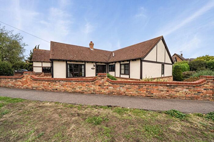 3 Bedroom Detached Bungalow For Sale In Silver Street, Great Barford, MK44
