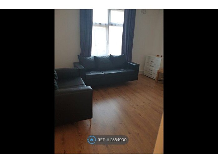 2 Bedroom Flat To Rent In Chandos Road, London, NW2