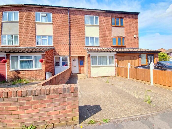 4 Bedroom Terraced House To Rent In Aldwych Close, Hornchurch, RM12