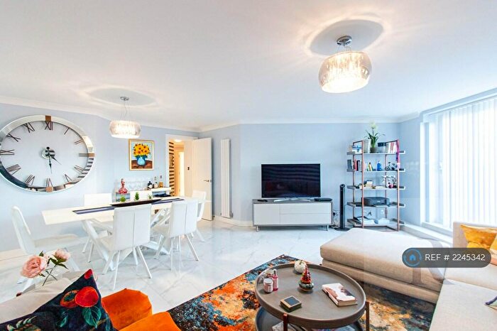 2 Bedroom Flat To Rent In Blazer Court, London, NW8