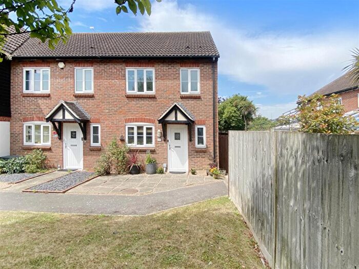 3 Bedroom End Of Terrace House For Sale In The Darlingtons, Rustington, BN16