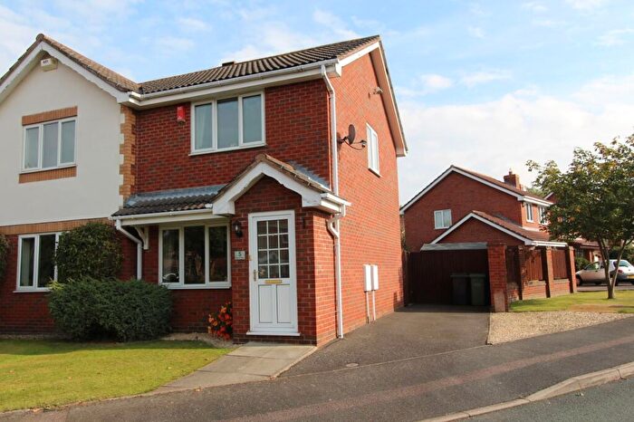 2 Bedroom Semi-Detached House To Rent In Surrey Drive, Tamworth, B78