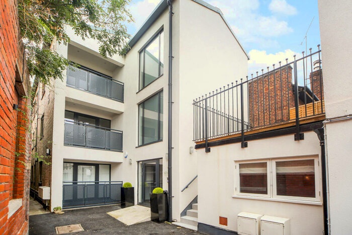 3 Bedroom Apartment To Rent In London Street, Chertsey, KT16