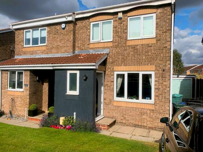 1 Bedroom Semi-Detached House To Rent In Meadow Croft, Doncaster, South Yorkshire, DN3