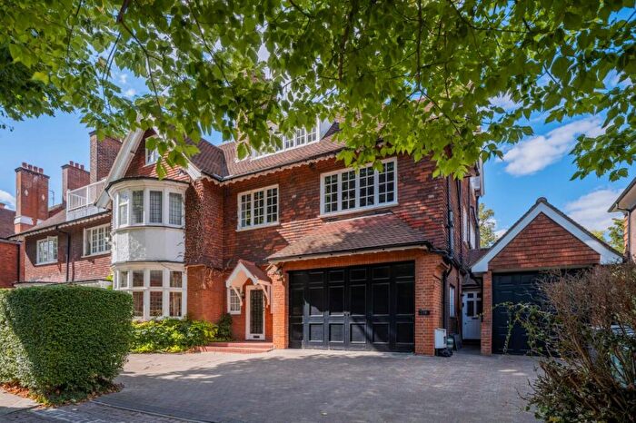 House For Sale In Wadham Gardens, London, NW3