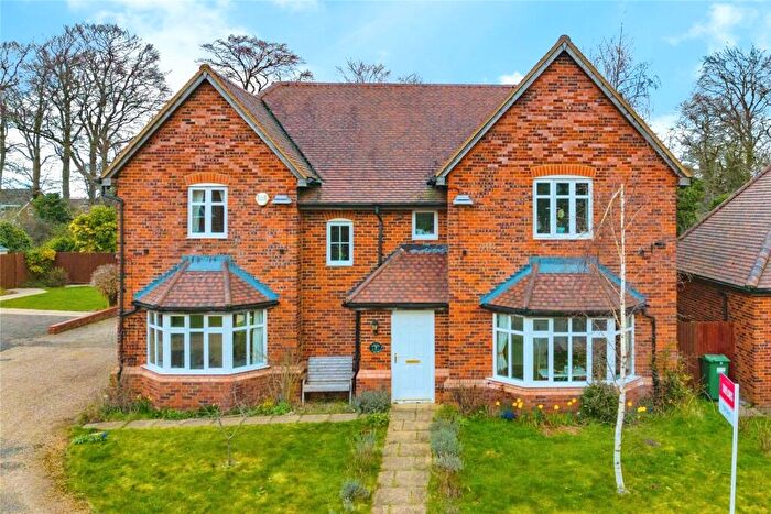 6 Bedroom Detached House For Sale In Lancot Place, Dunstable, Bedfordshire, LU6