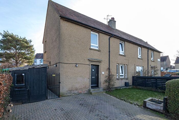 4 Bedroom End Of Terrace House For Sale In Fernieside Gardens, Edinburgh, EH17