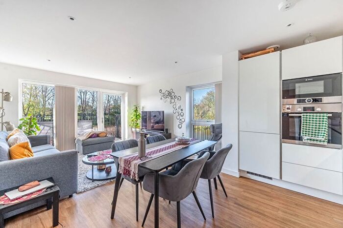3 Bedroom Flat To Rent In Howard Road, Stanmore, HA7