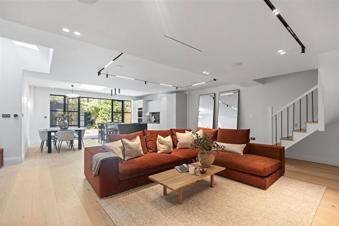 3 Bedroom Flat For Sale In Fellows Road, Belsize Park, London, NW3