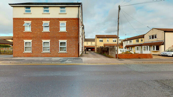 3 Bedroom Apartment To Rent In Portland Street | Student House | /, LN5