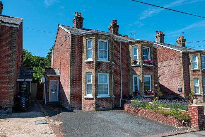 3 Bedroom Semi-Detached House For Sale In Alvington Road, Newport, PO30