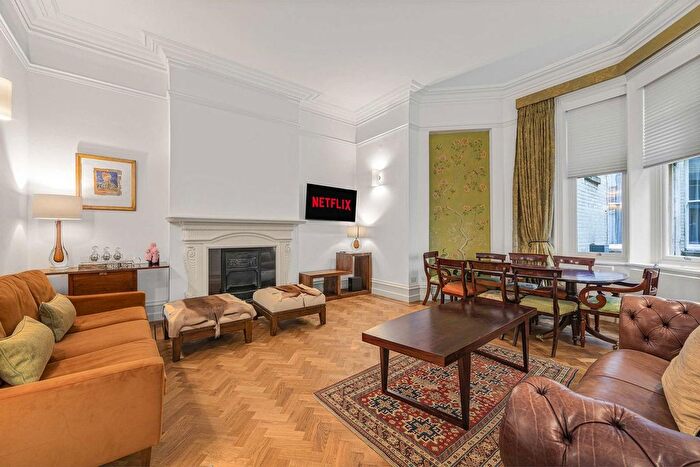 3 Bedroom Flat To Rent In Fitzrovia, WC1B
