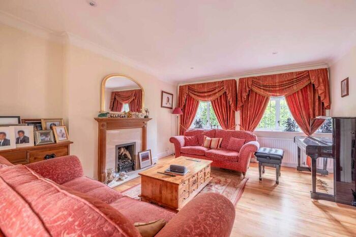 5 Bedroom Detached House To Rent In Ellis Avenue, Chalfont St Peter, SL9