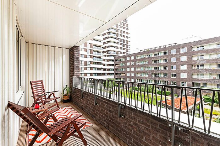 2 Bedroom Flat To Rent In Beck Square, London, E10