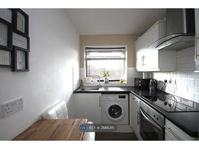 Studio To Rent In Coombe Road, New Malden, KT3