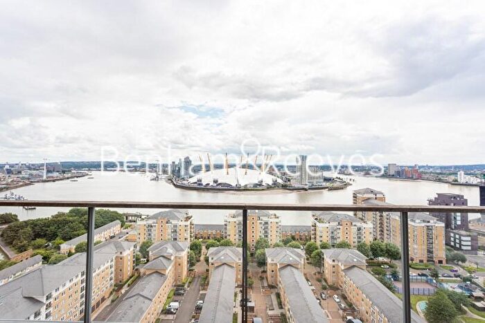 2 Bedroom Duplex To Rent In Blackwall Way, Black Wall, E14