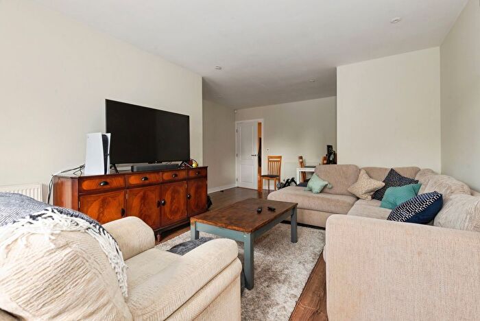 2 Bedroom Flat For Sale In Ladbroke Road, Redhill, Surrey, RH1