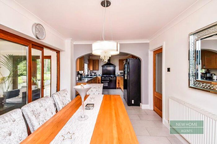 4 Bedroom Detached House For Sale In Waterloo Road, Capel Hendre, Ammanford, SA18