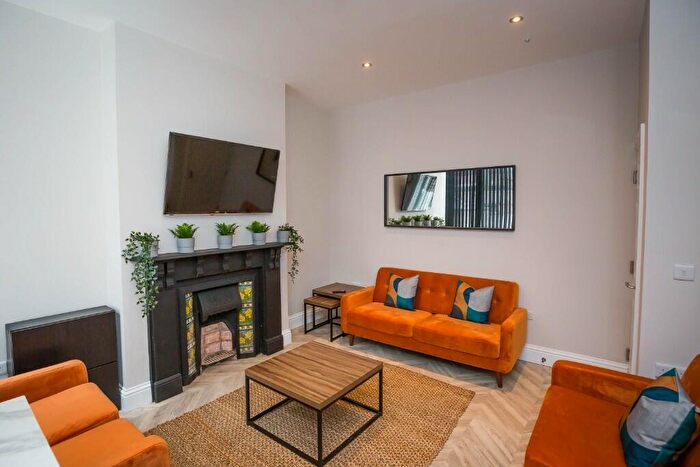 6 Bedroom Terraced House To Rent In Moss Bank - House Share - July, CH1