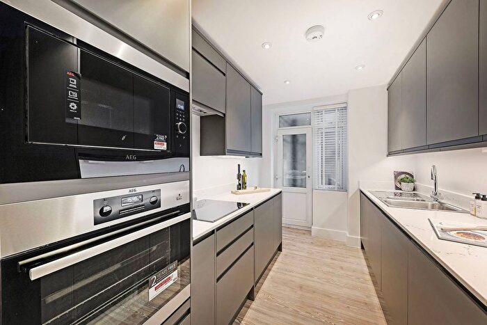 2 Bedroom Flat To Rent In Stafford Court, High Street Kensington, London, W8