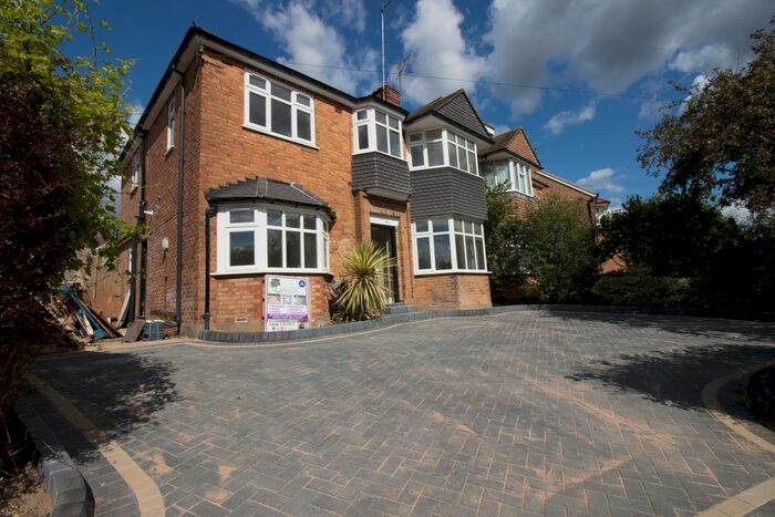 4 Bedroom Semi-Detached House To Rent In Walmington Fold, Woodside Park, London, N12