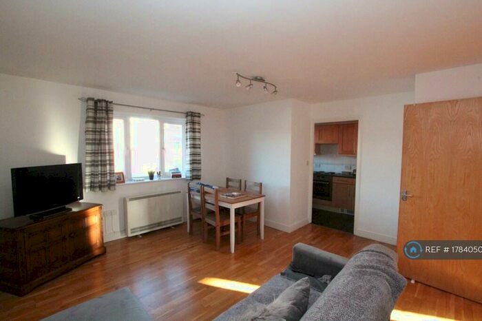 2 Bedroom Flat To Rent In Scotney Gardens, Maidstone, ME16