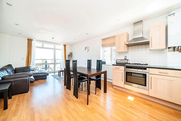 2 Bedroom Flat To Rent In Farm Lane, Fulham, SW6