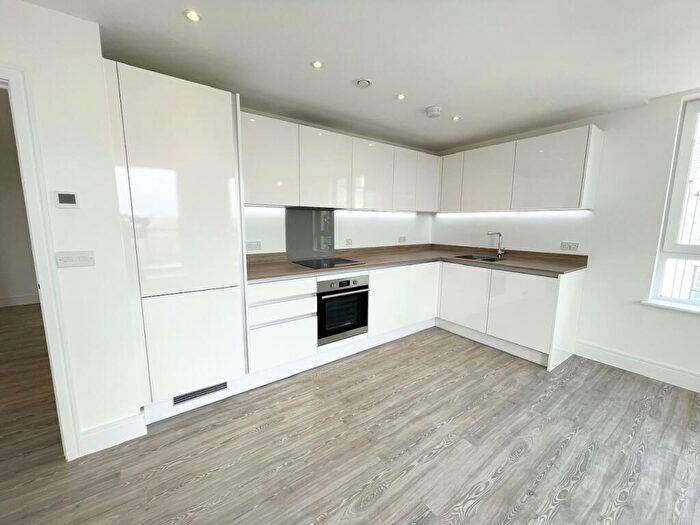 2 Bedroom Flat To Rent In West Cliff Road, Bournemouth, BH2
