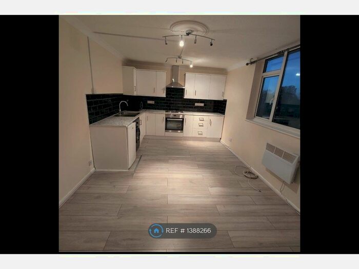 3 Bedroom Flat To Rent In Intalbury Avenue, Aylesbury, HP19