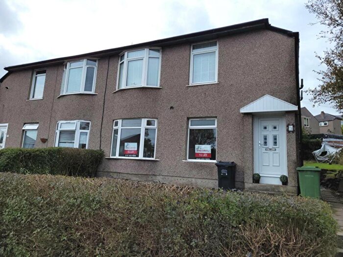 3 Bedroom Flat To Rent In Castlemilk Road, Glasgow, G44
