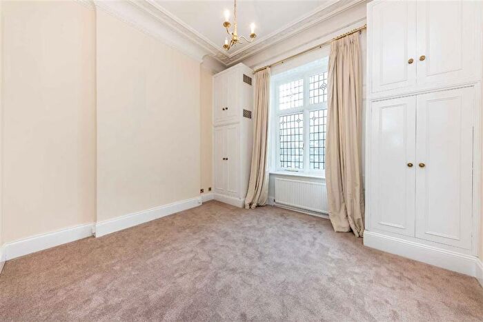 2 Bedroom Flat To Rent In Cornwall Gardens, London, SW7