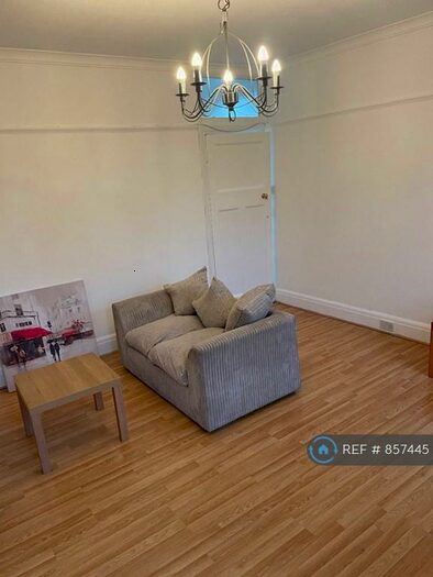 3 Bedroom Flat To Rent In Sherard Mansions, Eltham, SE9