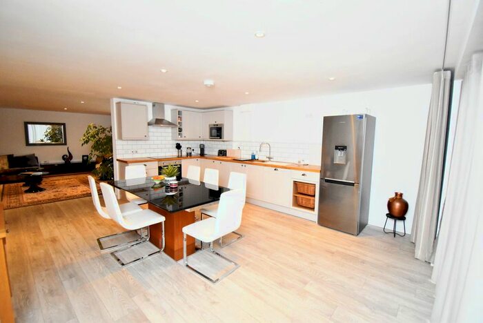 3 Bedroom Detached House To Rent In Daniels Water, Great Chart, TN26