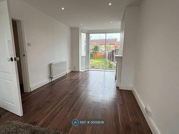 3 Bedroom Detached House To Rent In Pendragon Road, Birmingham, B42