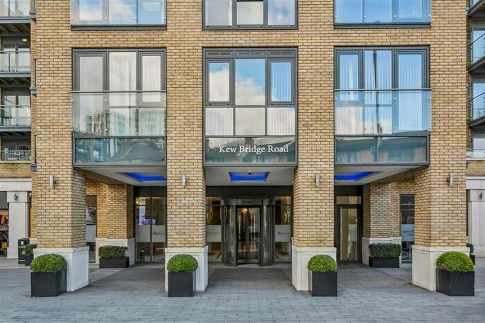 3 Bedroom Flat To Rent In Kew Bridge Road, Brentford, TW8