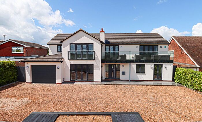 6 Bedroom Detached House For Sale In Eaton Bray Road, Northall, LU6
